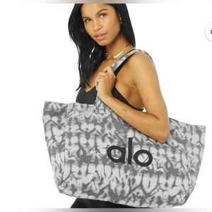 ALO Yoga Gray and Black Tote Bag